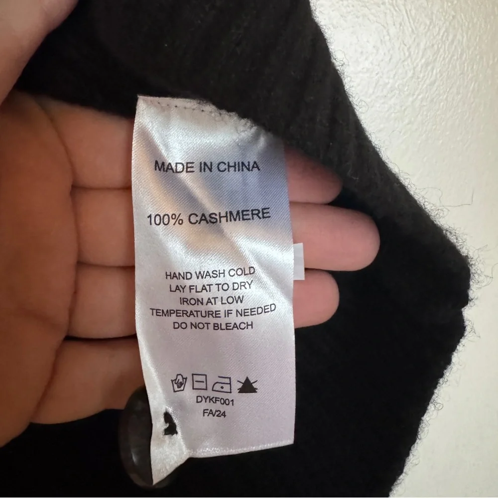 NWT! QUINCE Women’s Mongolian Cashmere Fisherman
Sweater Vest Black Size Small - Picture 7 of 11